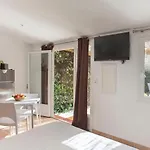 Location Pour 2 Personnes Amarylis à Avec Jardin Piscine Barbecue Calvi (Corsica)