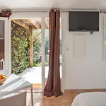 Villa Location Pour 2 Personnes Amarylis à Avec Jardin Piscine Barbecue *