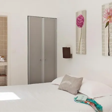 Villa Amarylis A Location 2 Pers Avec Clim Jardin Piscine Et Barbecue *