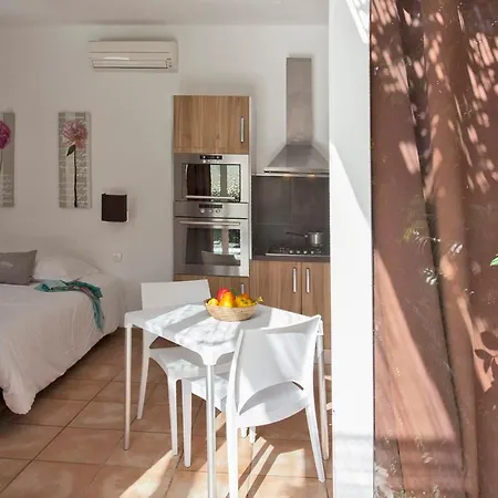 Amarylis A Location 2 Pers Avec Clim Jardin Piscine Et Barbecue Villa Calvi (Corsica)