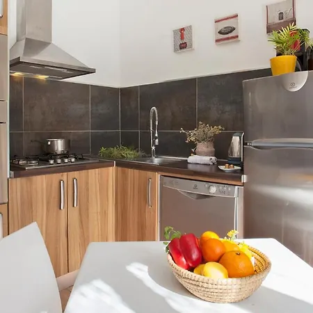 Amarylis A Location 2 Pers Avec Clim Jardin Piscine Et Barbecue קאלבי