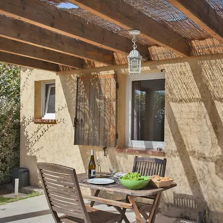 Amarylis A Location 2 Pers Avec Clim Jardin Piscine Et Barbecue Vila