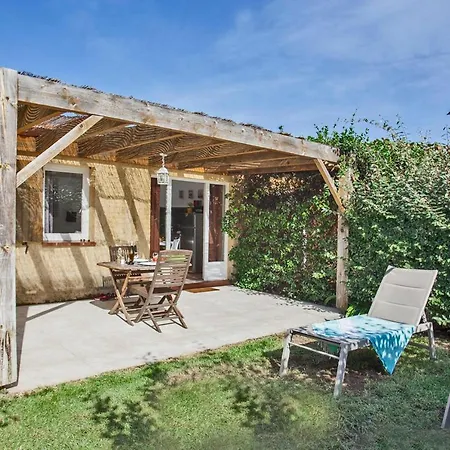 Amarylis A Location 2 Pers Avec Clim Jardin Piscine Et Barbecue