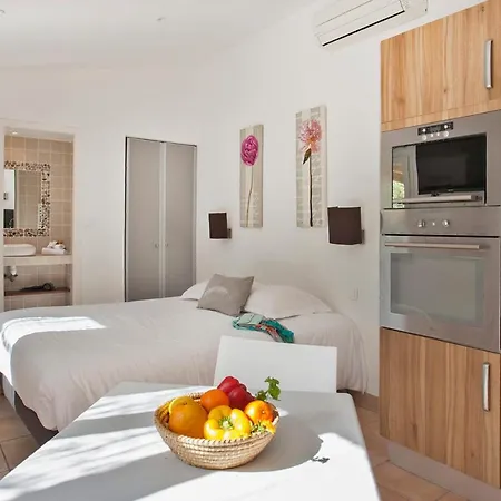 Amarylis A Location 2 Pers Avec Clim Jardin Piscine Et Barbecue Vila *