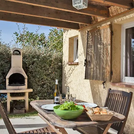 Amarylis A Location 2 Pers Avec Clim Jardin Piscine Et Barbecue Vila *