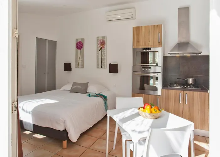 Amarylis A Location 2 Pers Avec Clim Jardin Piscine Et Barbecue Villa