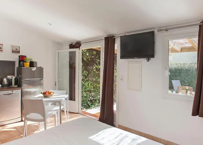 Amarylis A Location 2 Pers Avec Clim Jardin Piscine Et Barbecue Calvi (Corsica)