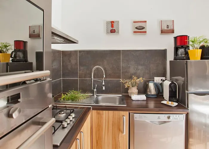 Amarylis A Location 2 Pers Avec Clim Jardin Piscine Et Barbecue *